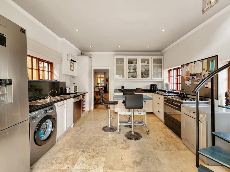 2 Bedroom Property for Sale in Sea Point Western Cape